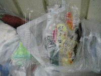 可燃ごみに出されるプラスチックごみの画像2