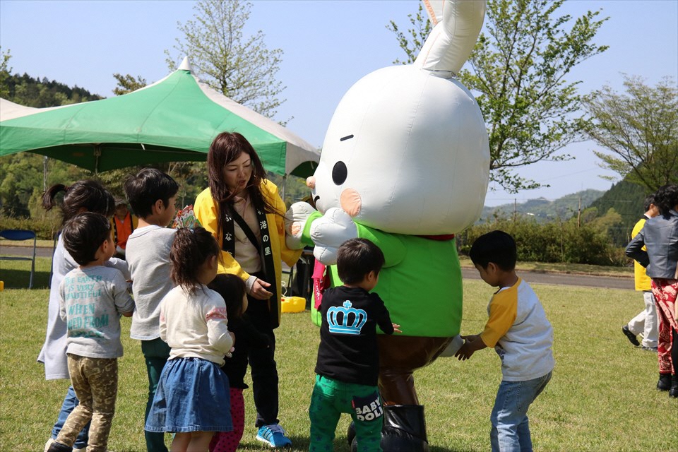 会場のお客さんとも遊んだぴょん！の画像