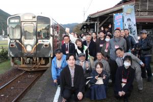 若桜鉄道隼号との記念写真