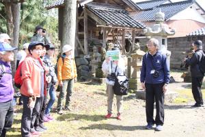白兎伝説ガイドの説明を受ける参加者