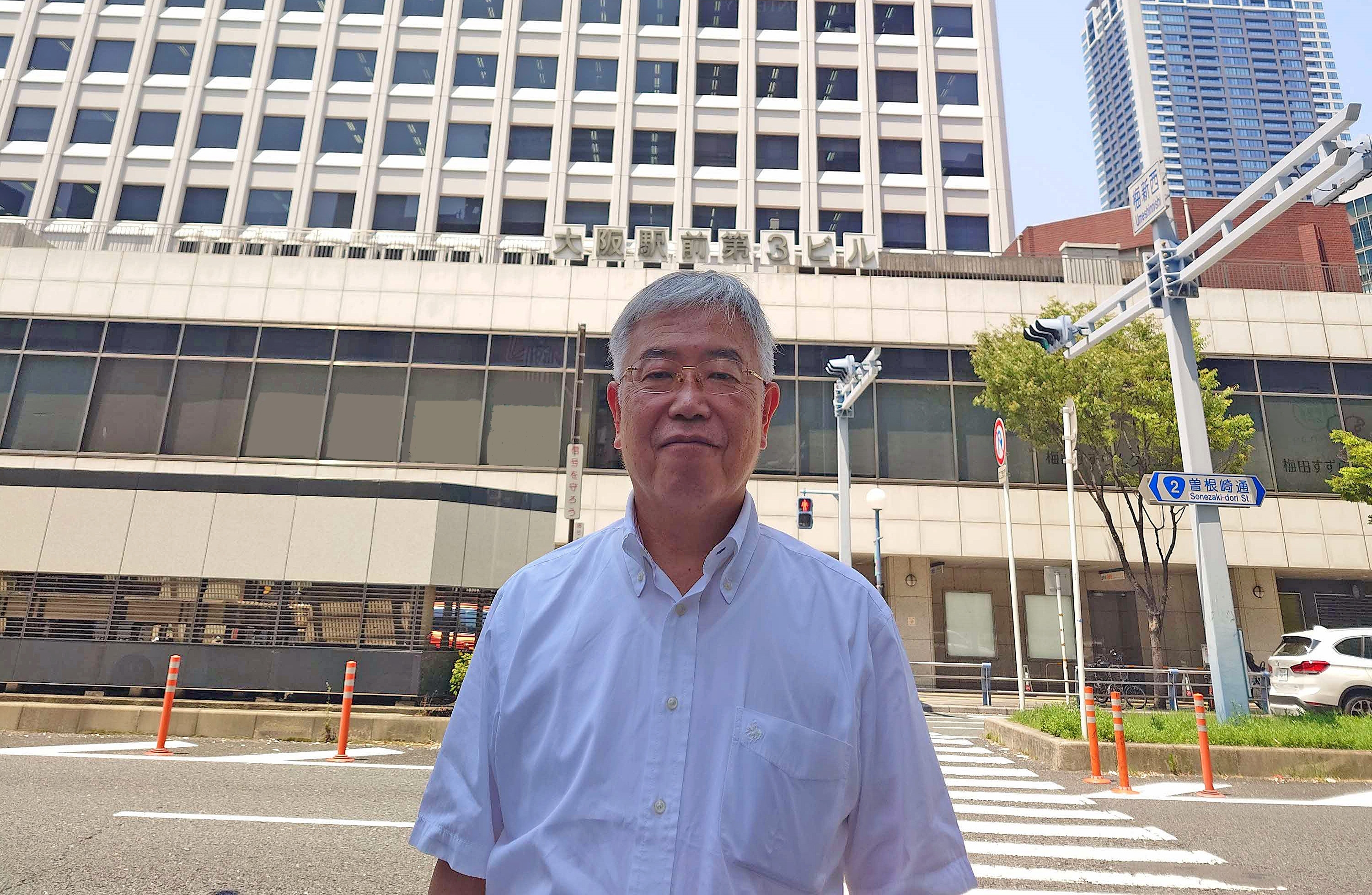 関西事務所コーディネーター　谷口　史朗（3ビル前）