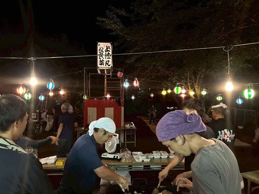 暑さに負けず焼きそば焼き
