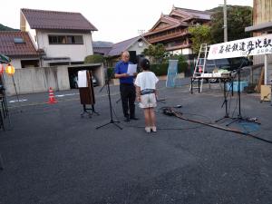 表彰状を受け取る入賞者