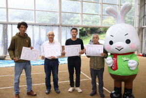 「うまい米コンテスト2025」入賞者の記念写真