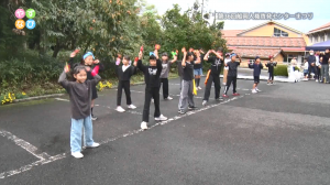 児童のダンス披露