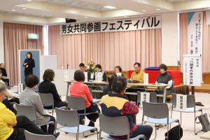 朗読劇を行う男女共同参画フェスティバルのメンバー②