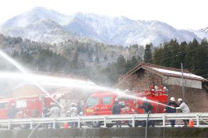 一斉放水の様子①