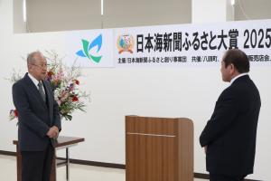 謝辞を述べる池本会長