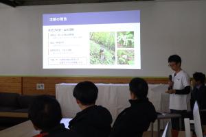 活動報告を行う岡田隊員