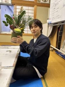 門松を手にする写真