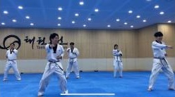 テコンドーを体験している写真