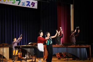 打楽器アンサンブル「Y’s」による演奏の様子