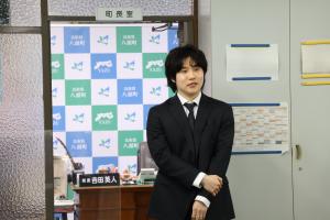 帰国の挨拶をするイ・ジョンギュさん