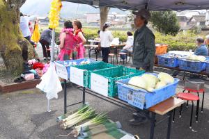 新鮮野菜を販売する八頭ふなおか農場