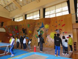 親子運動教室　ボルダリング写真