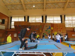 親子運動教室　トランポリン写真