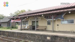 船岡駅の鯉のぼり設置の様子