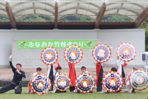 ステージイベントで傘踊りを披露した郡家中北連