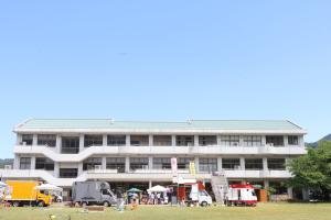 はやぶさにちようマーケット会場の様子