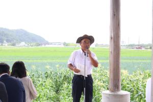オープニングイベントで挨拶をする鎌谷代表