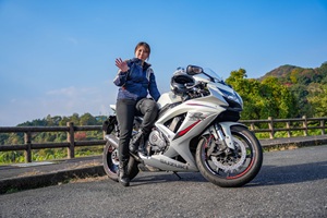中山展望台でのバイクと記念撮影している写真