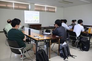 事例発表を聞く参加者