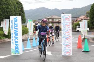 参加者がゴールする様子