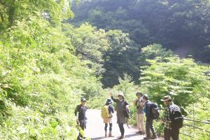 扇ノ山登山に出発する参加者